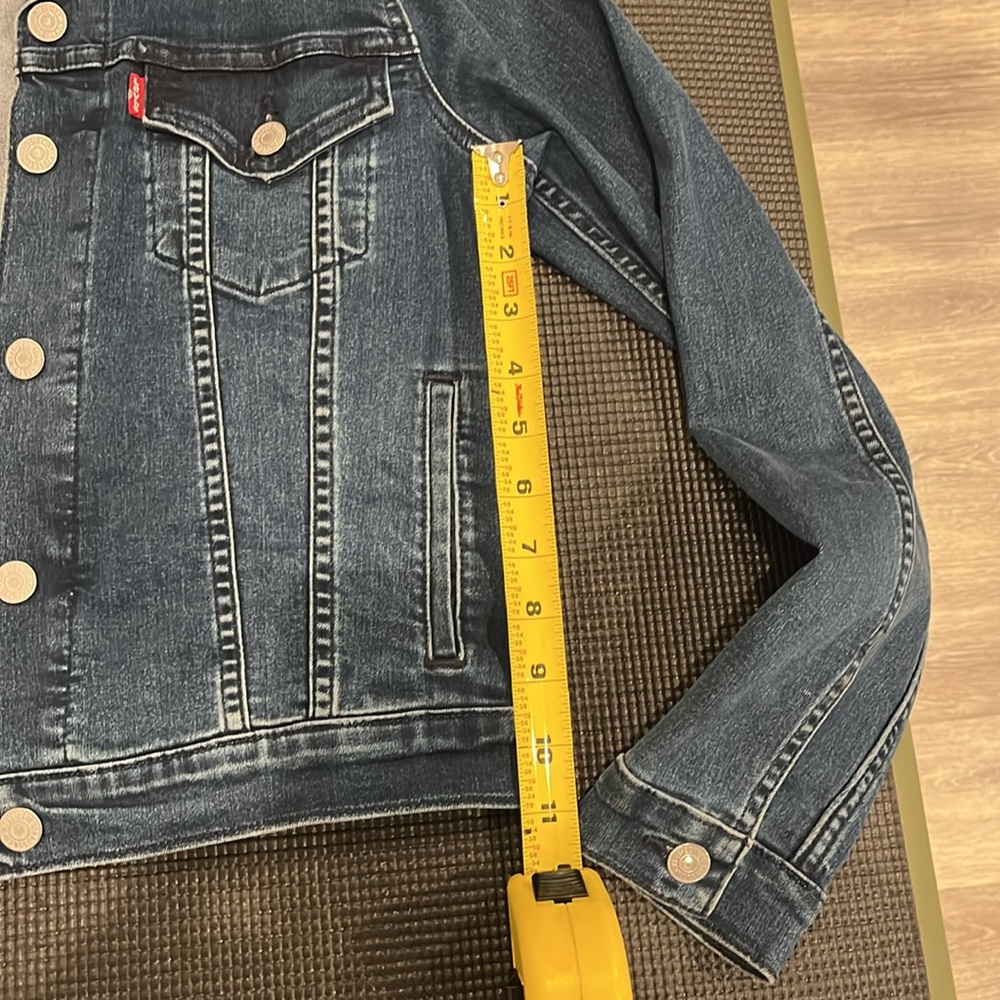 Levi’s classic denim jacket. - Picture 7 of 9